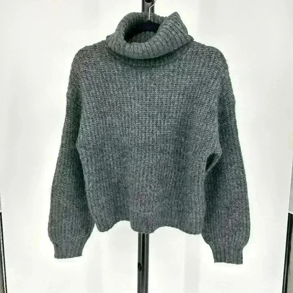 Old Navy Women's Turtleneck Sweater Small Gray Ribbed Wool Blend‎ Minimalist - Picture 1 of 8